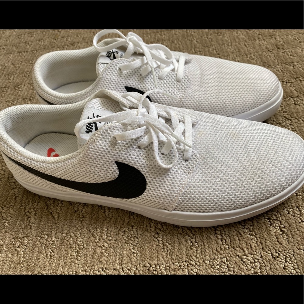 White Nike SB